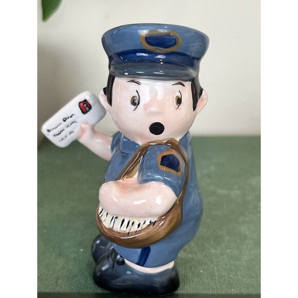 2007 Westland "Mwah!" Magnetic Mailman and Dog Salt and Pepper Shakers - Picture 3 of 11